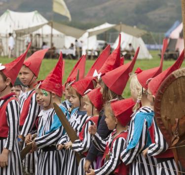 Children dressed-up as dwarves